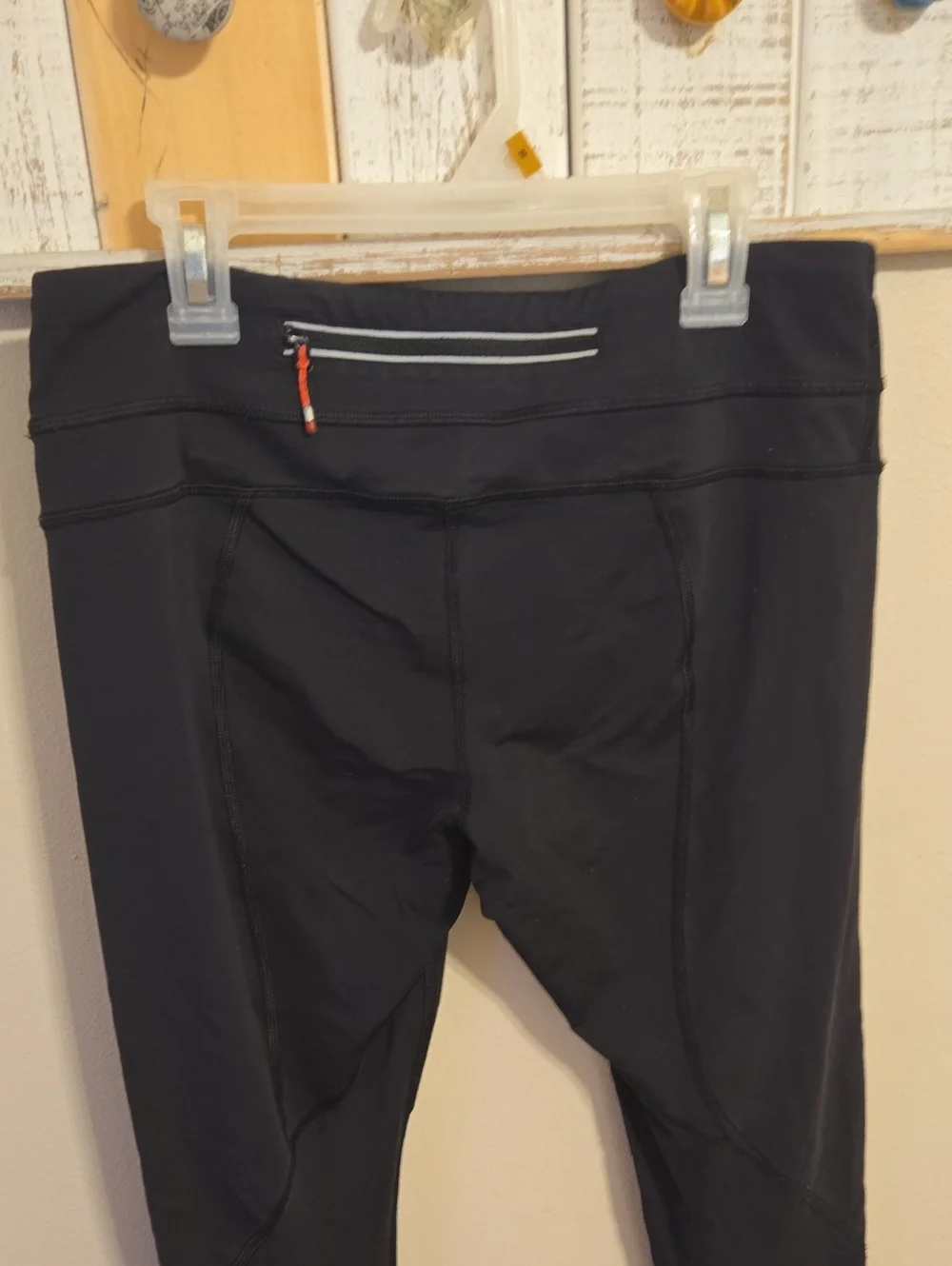 Womens Lululemon Black Cropped Athletic Leggings Sz 8